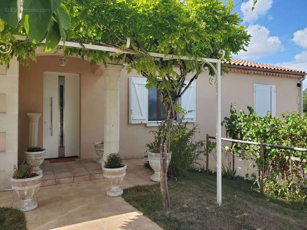 Maison à CHAMPNIERS