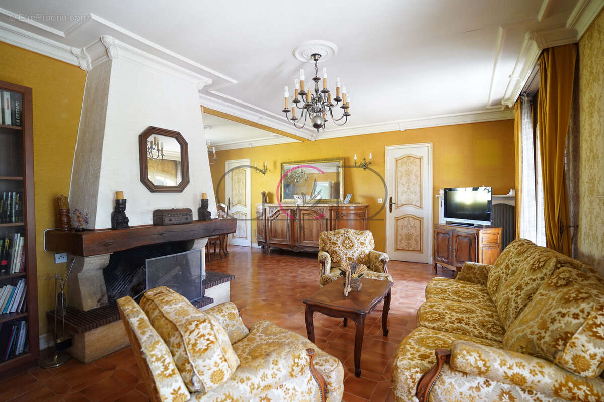 Maison à VENTABREN