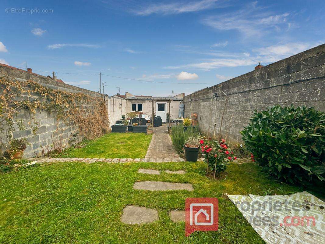 Maison à MONTIGNY-EN-GOHELLE