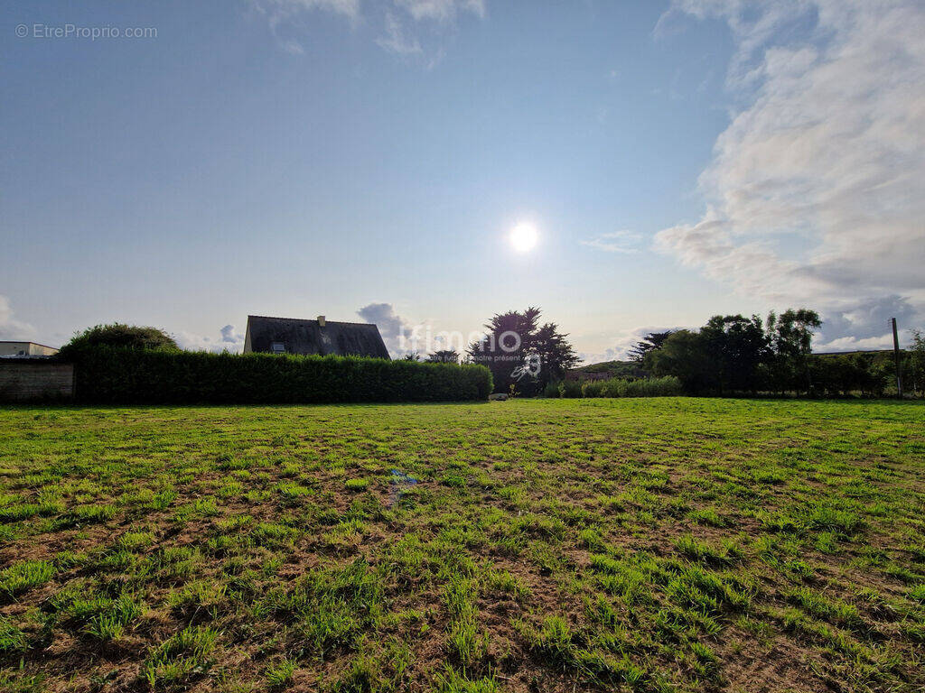 Terrain à PLONEVEZ-PORZAY