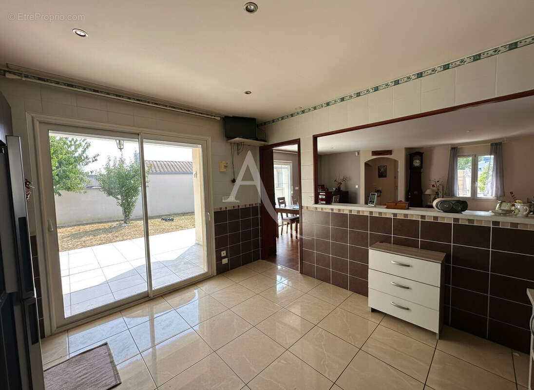 Maison de plain-pied avec garage , Confort et fonctionnalité - photo 4