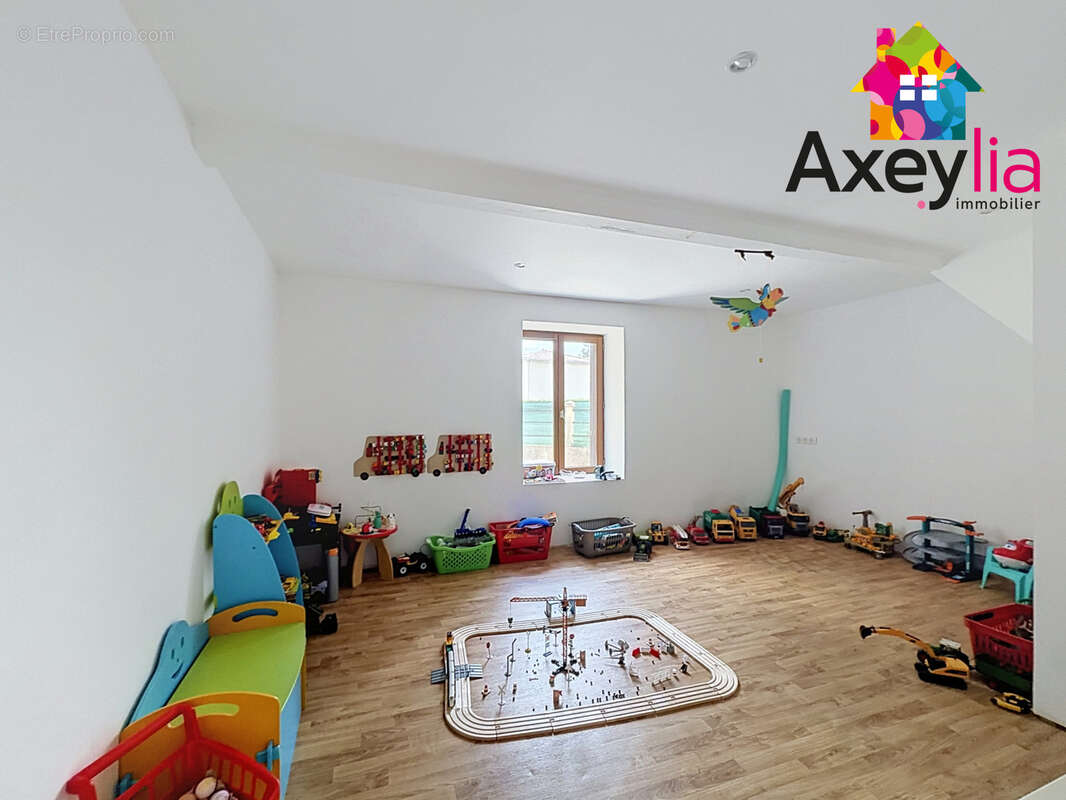 A vendre - secteur balbigny - maison  rénovée avec terrain arbore et sans vis a vis - photo 5