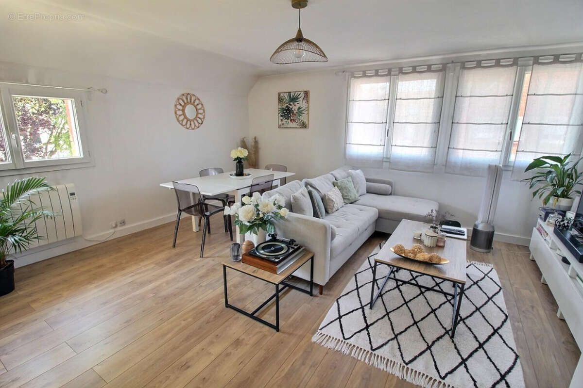 Appartement à MONTIGNY-LE-BRETONNEUX