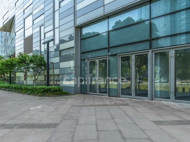 Commerce à VERRIERES-LE-BUISSON