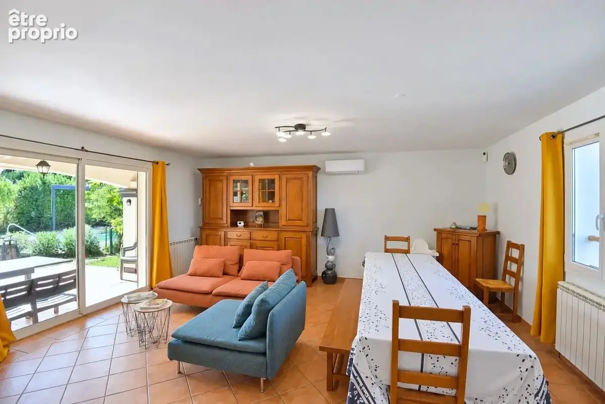 Saint-Paul-en-Forêt – Villa 140 m², 4 chambres, piscine chauffée et garage - photo 3