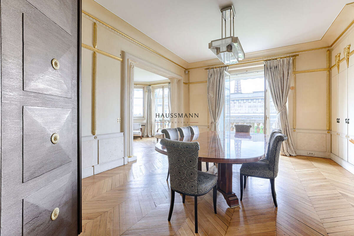 Appartement à PARIS-16E