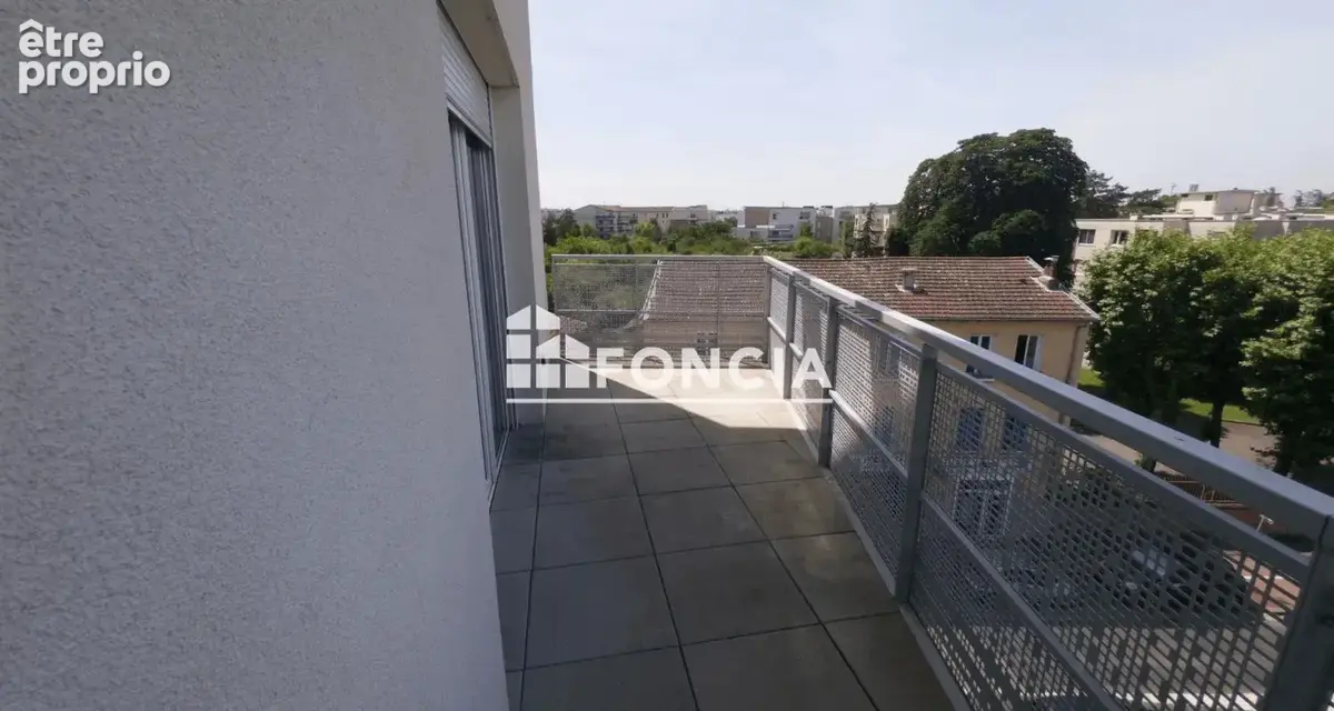 Appartement à DECINES-CHARPIEU