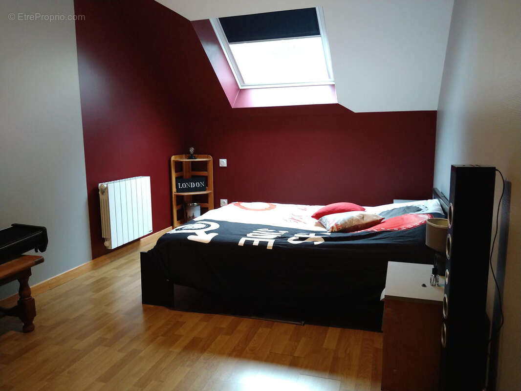 Maison à SAINT-CALAIS-DU-DESERT