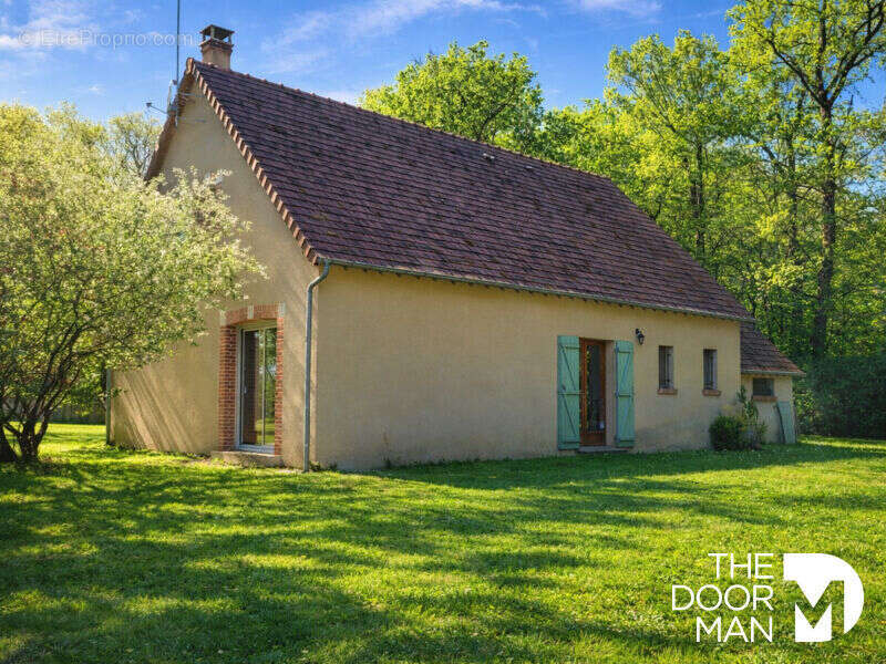 Maison à FOUGERES-SUR-BIEVRE