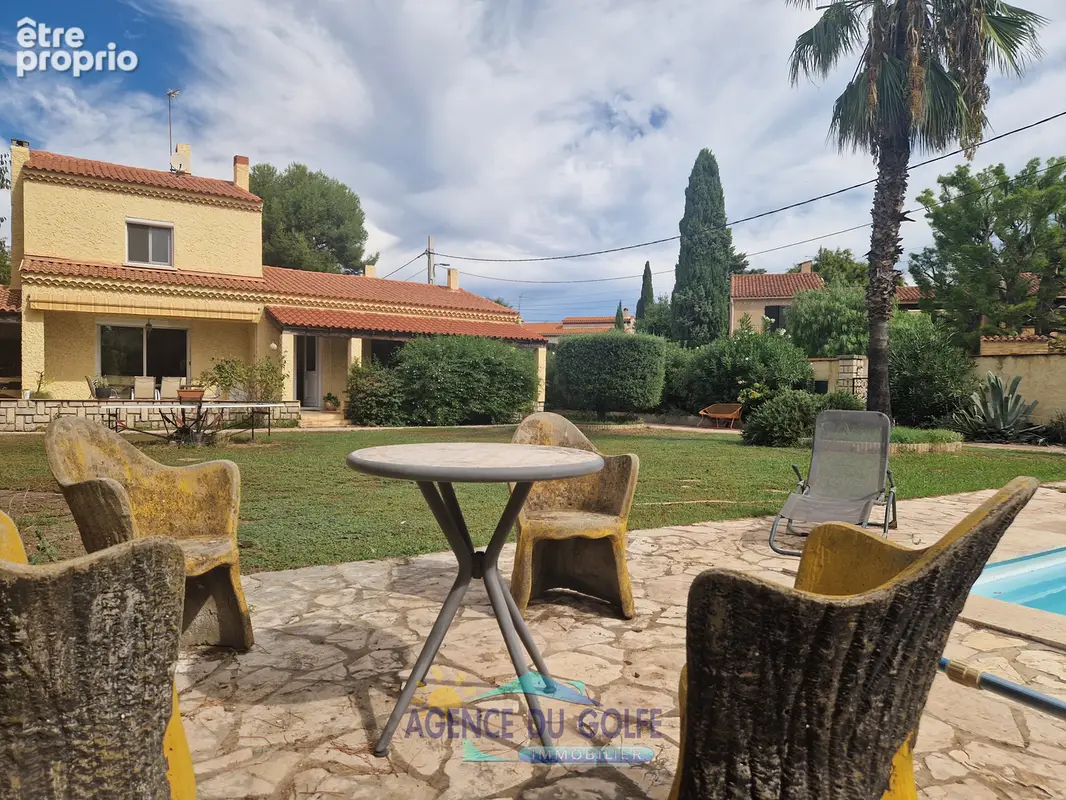 Villa T 6 avec piscine sur 1010 m² de terrain en impasse - photo 2