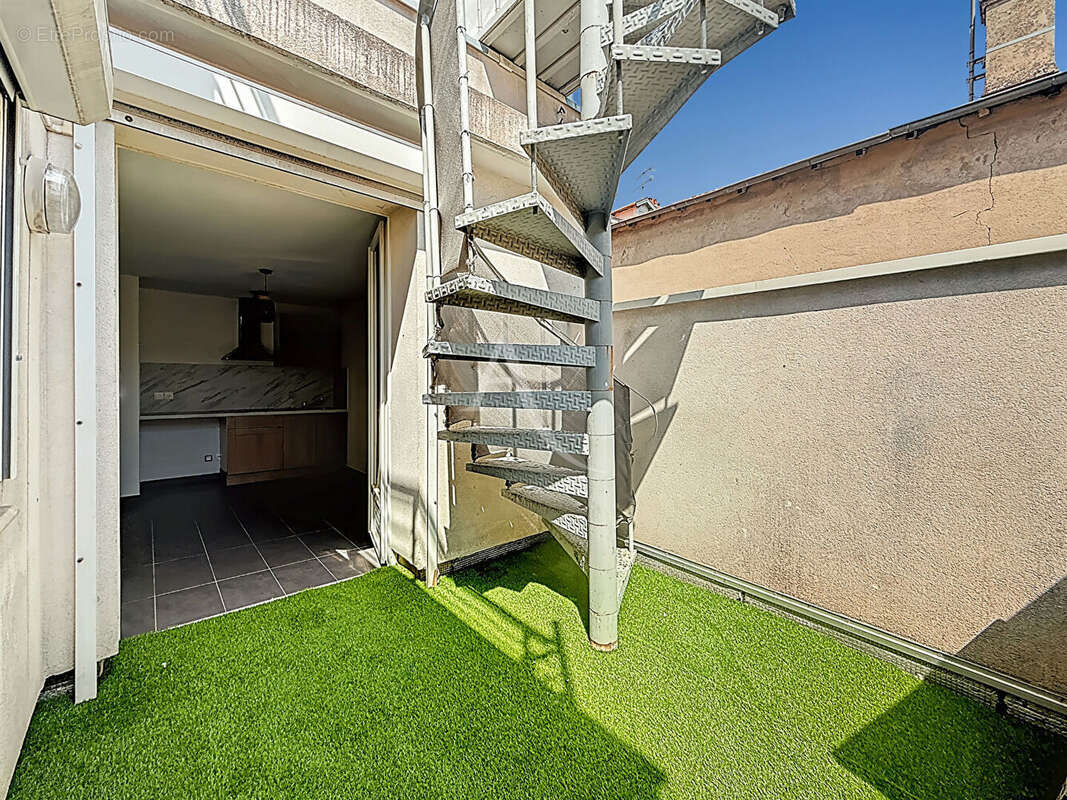 Studio  à Cannes avec  30m²  de toit terrasse - photo 6