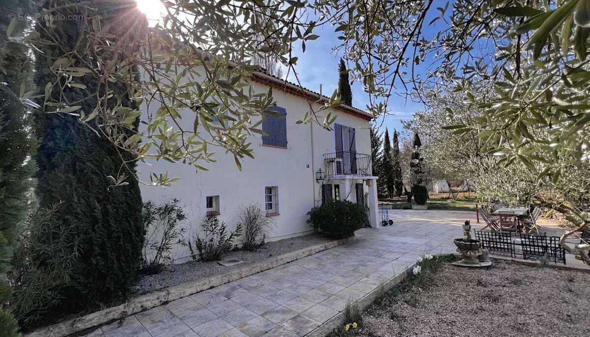 Maison à VILLECROZE