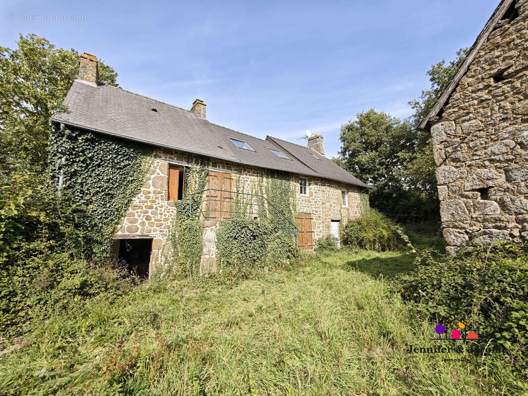 Maison à LASSAY-LES-CHATEAUX