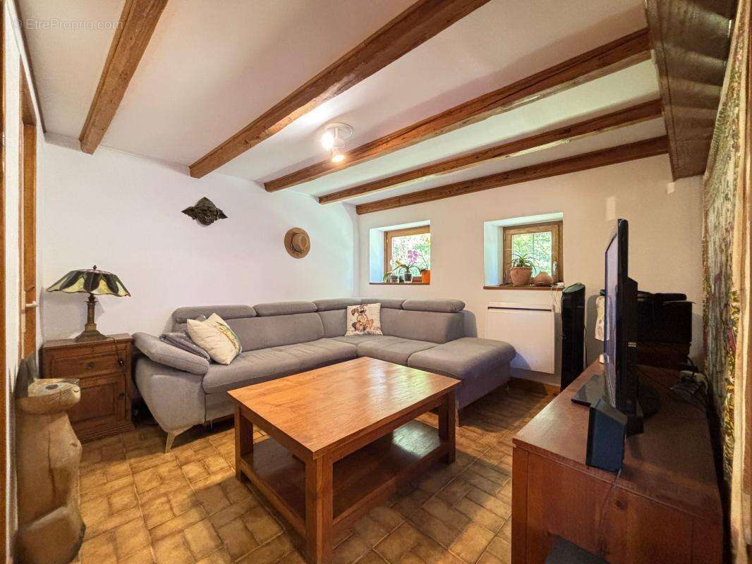 Maison à ENTRE-DEUX-GUIERS