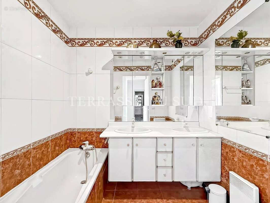 Vente Appartement 4 Pièces, 95 m2 avec 390 m2 de Terrasse et Jardin, Garage - Quartier La Plage - Marseille 8 - photo 16