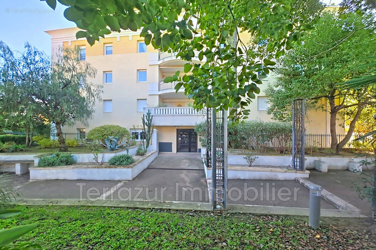 Appartement à VALLAURIS