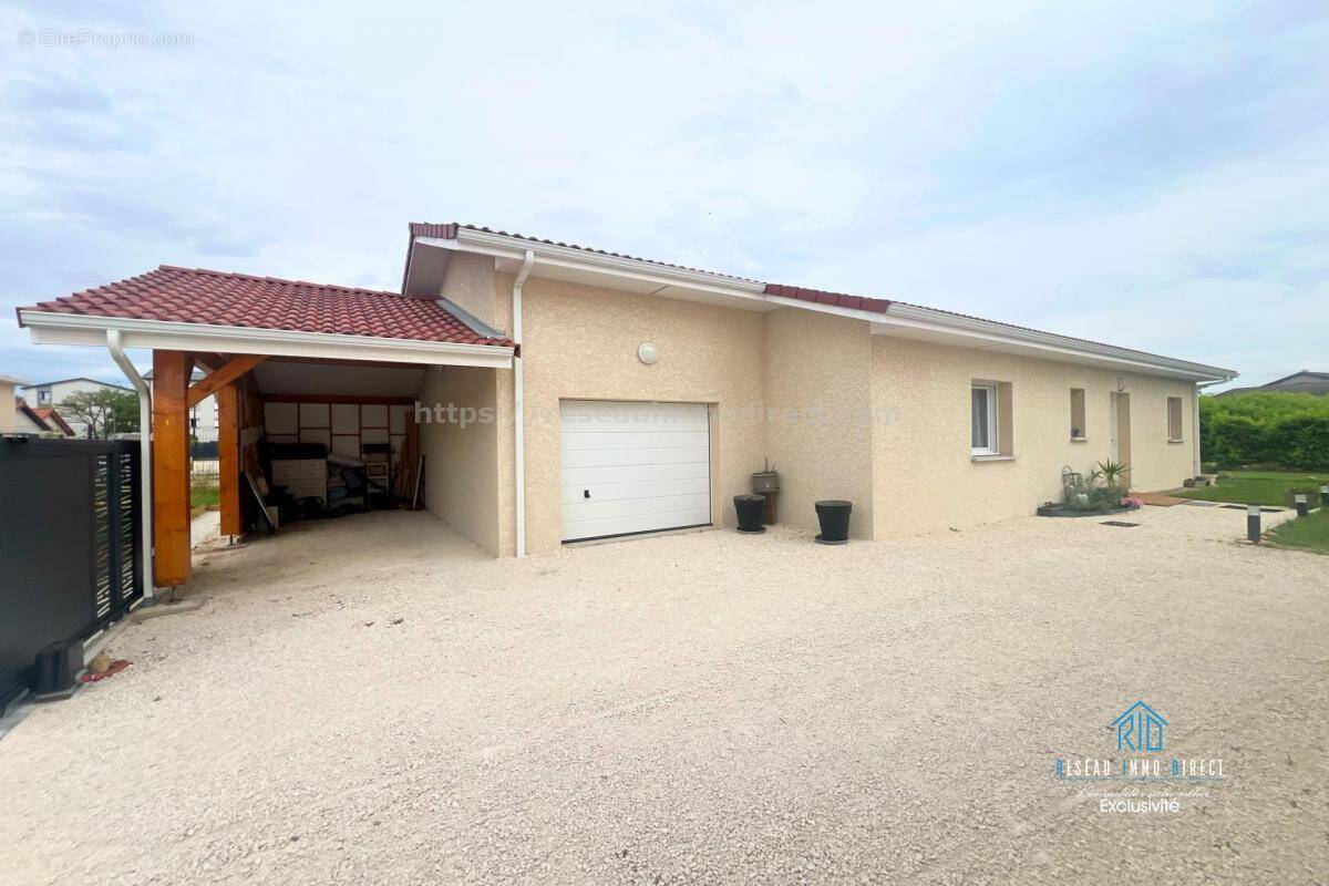 Maison à SAINT-SIMEON-DE-BRESSIEUX