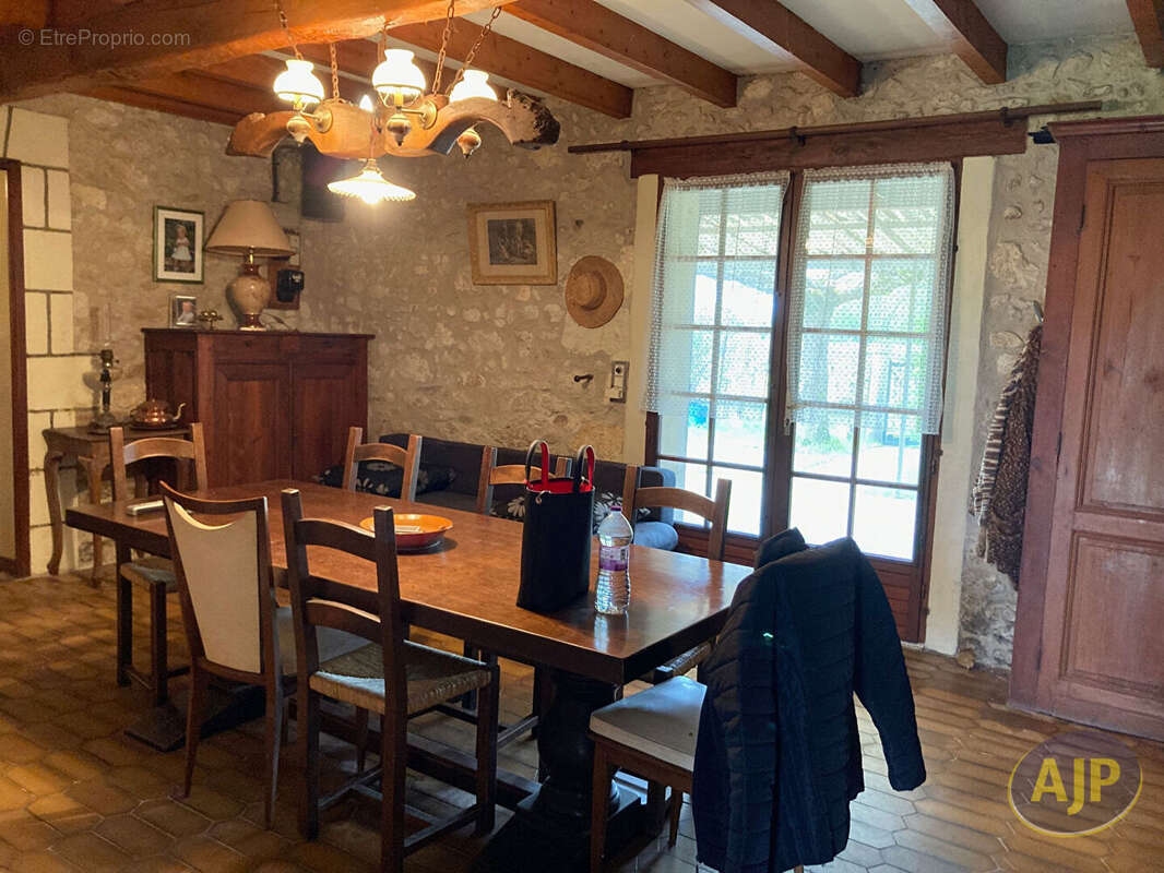 Maison à SAINT-ESTEPHE