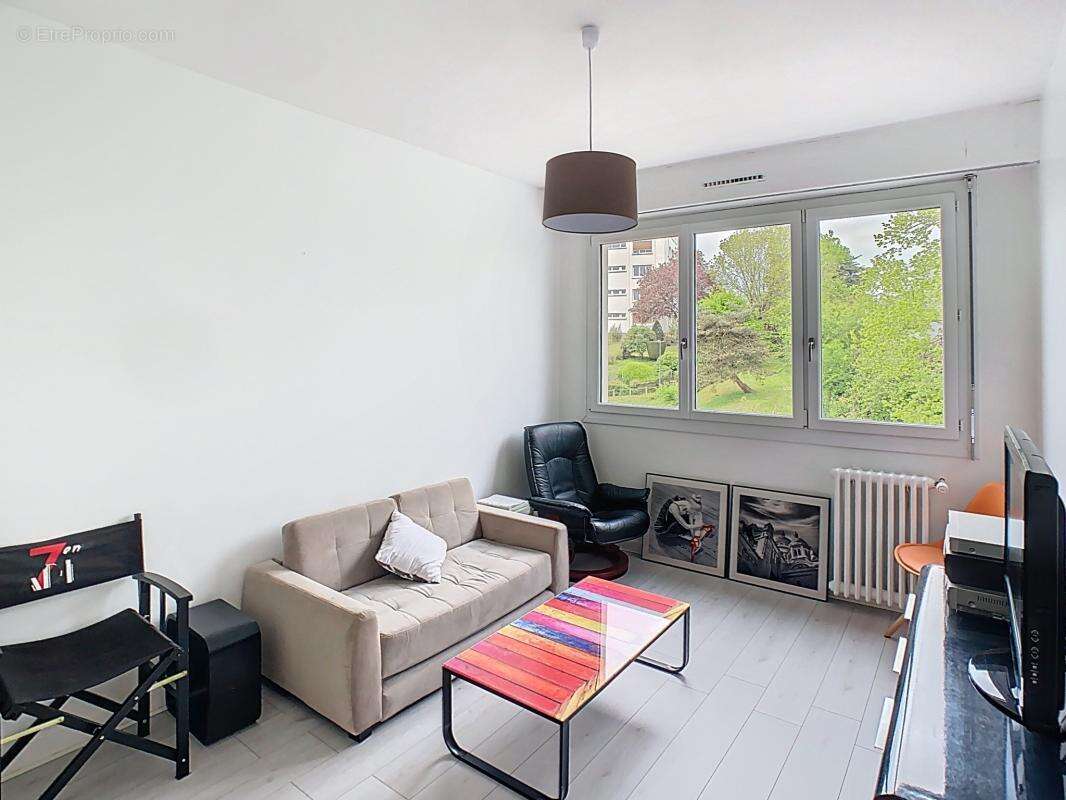 Appartement à AVRILLE