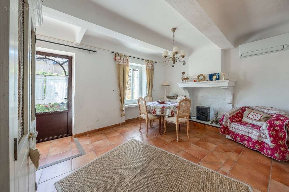 Maison à SAINT-SATURNIN-LES-APT