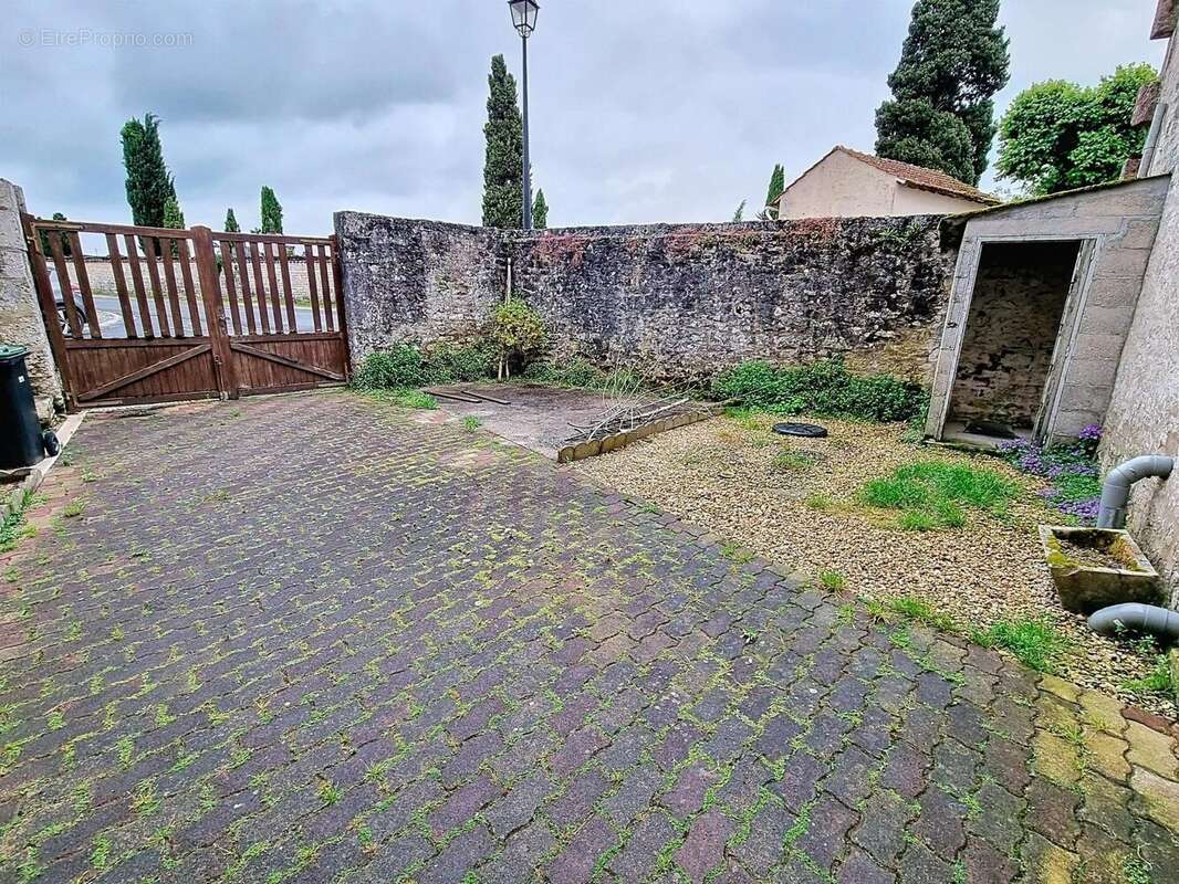 Maison 100 m² à Le Seure  - photo 4