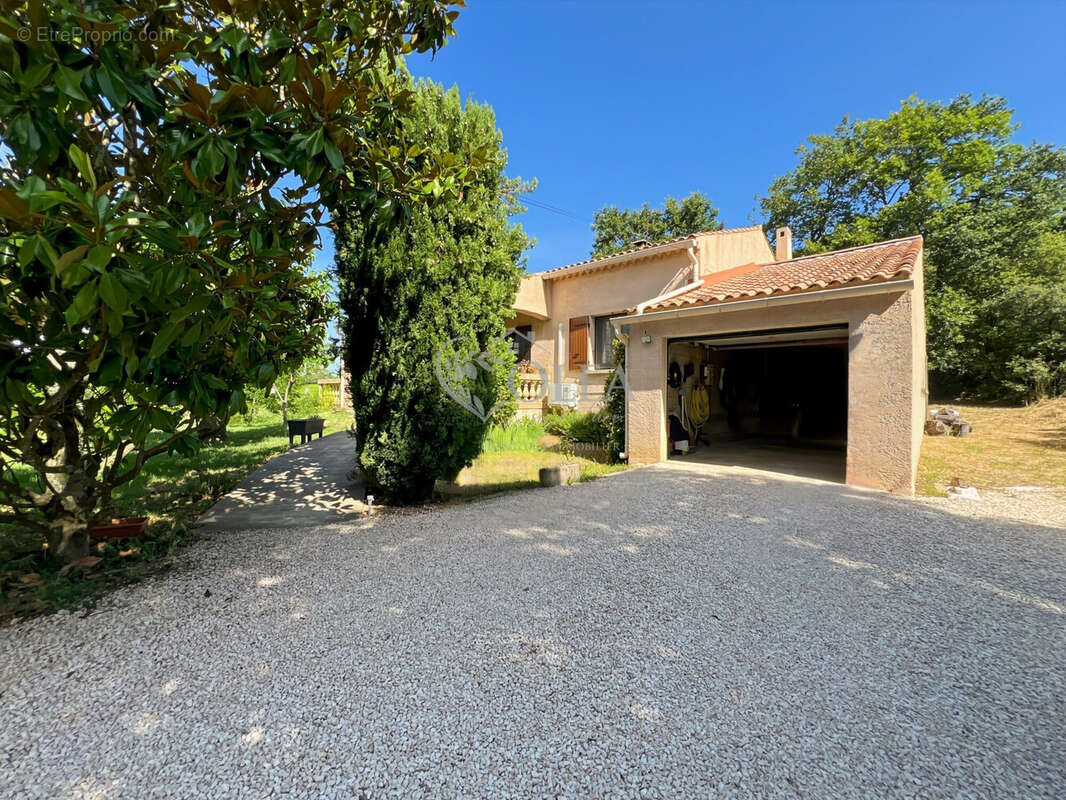 Maison 98 m² à Saint-Marcel-De-Careiret  - photo 2