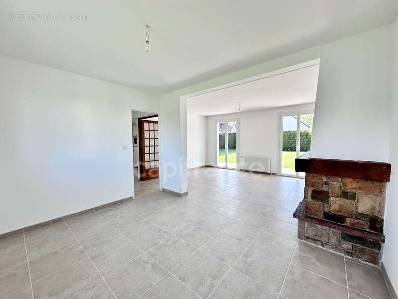 Maison traditionnelle à La Saussaye (27370) – Vallée de l’Oison  112 m² – 4 chambres – Terrain de 614 m² – Quartier calme et rec - photo 4