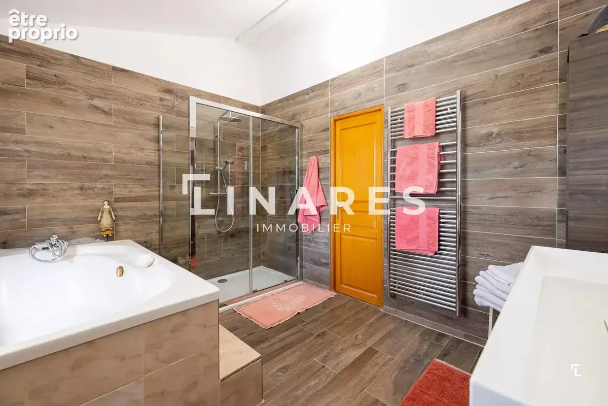 SIGNATURE - Villa 265m² (Sous-sol aménagé 62m²) - Piscine - Garage 44m²  - Parcelle de 1163m² - 13011 Les Camoins - photo 16