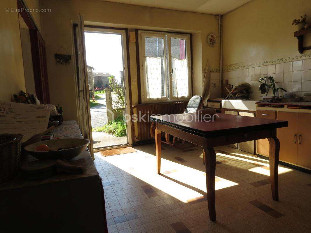 Maison à SECONDIGNY