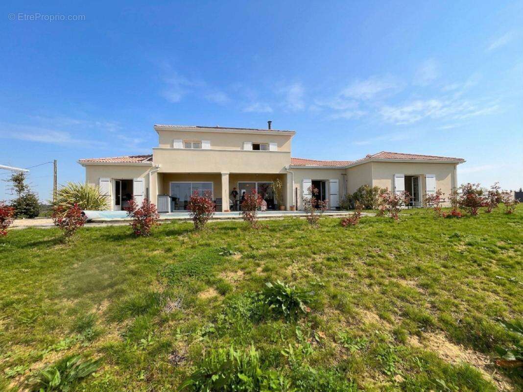 Maison 186 m² à Brugnens  - photo 2