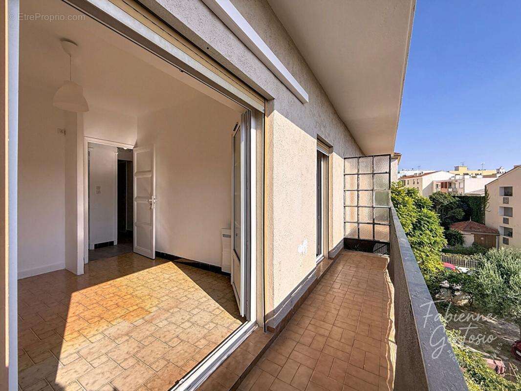 Appartement à HYERES