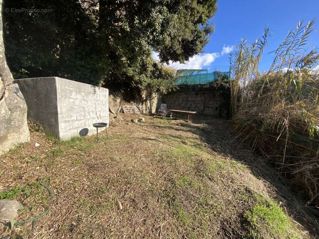 Terrain à BERRE-LES-ALPES