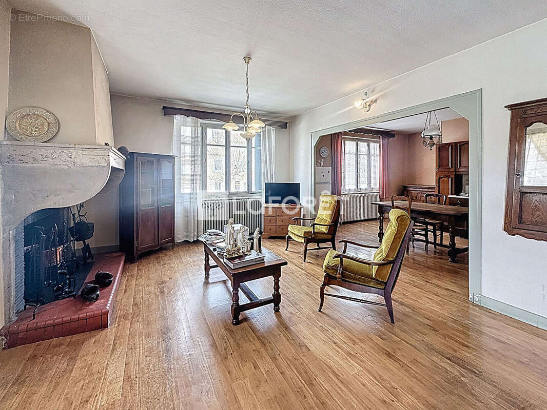 Maison à MONTREVEL-EN-BRESSE