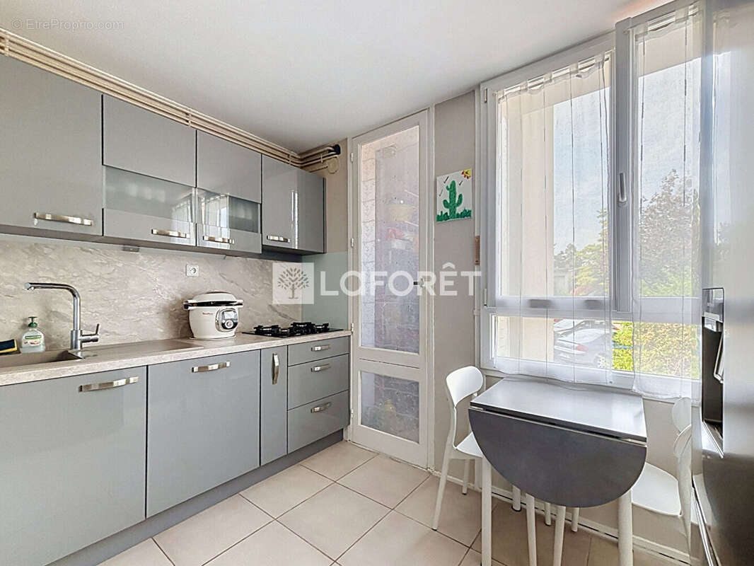 CALUIRE CENTRE - T4 - 3 chambres 65 m² - résidence arborée - photo 2
