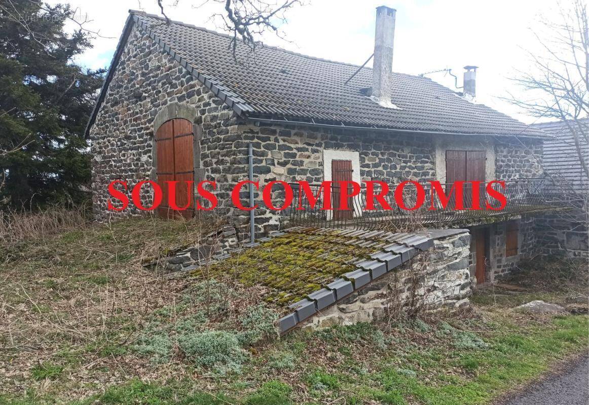 Maison à ARAULES