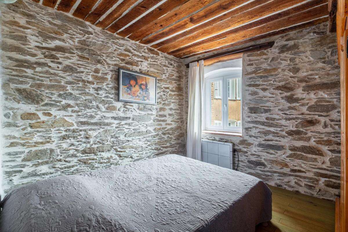 Maison à LA GARDE-FREINET