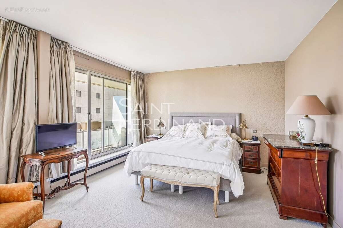 Appartement à NEUILLY-SUR-SEINE