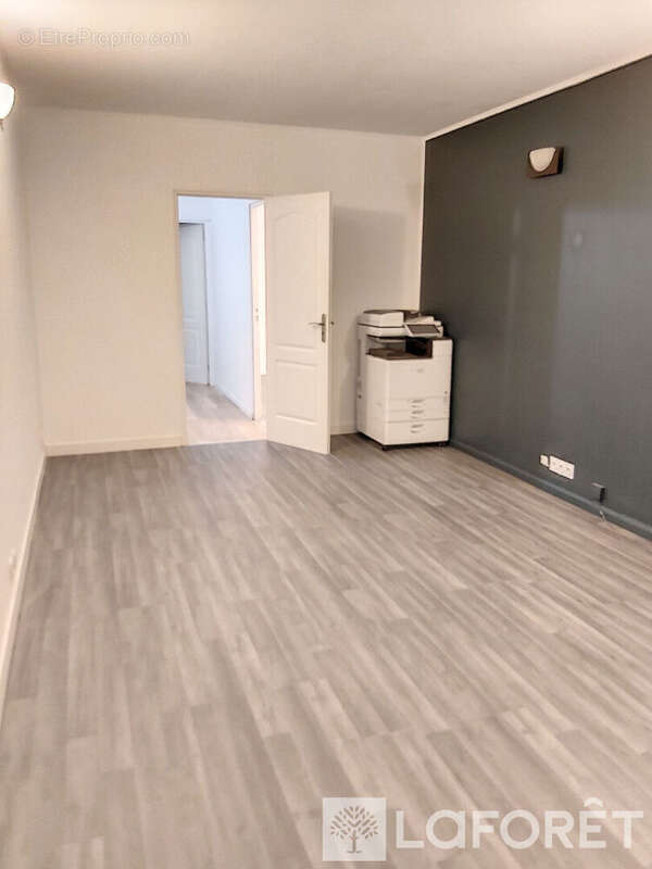 Commerce à VILLENAVE-D&#039;ORNON