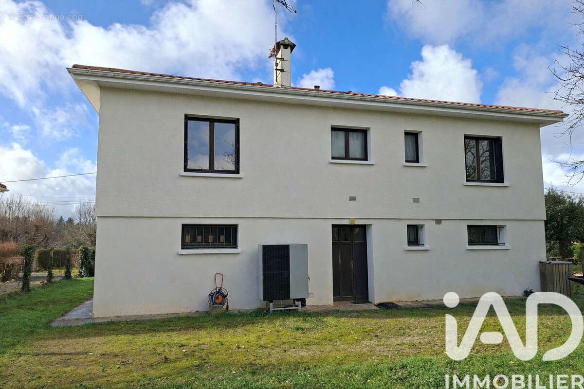Maison 130 m² à Saint-Sornin  - photo 3