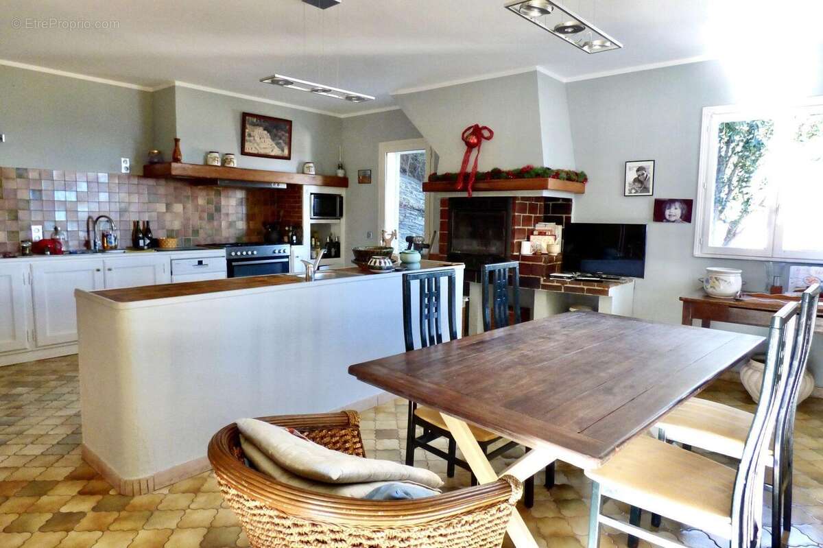 Cuisine de... 35 m2 avec terrasse attenante