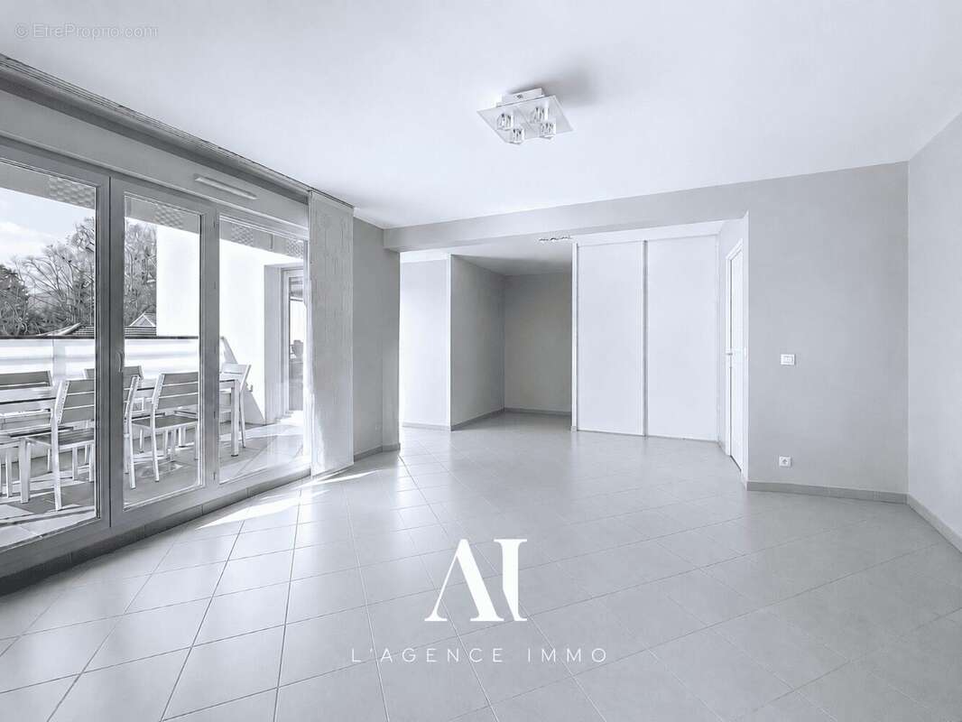 Maison 188 m² à Cessy  - photo 3