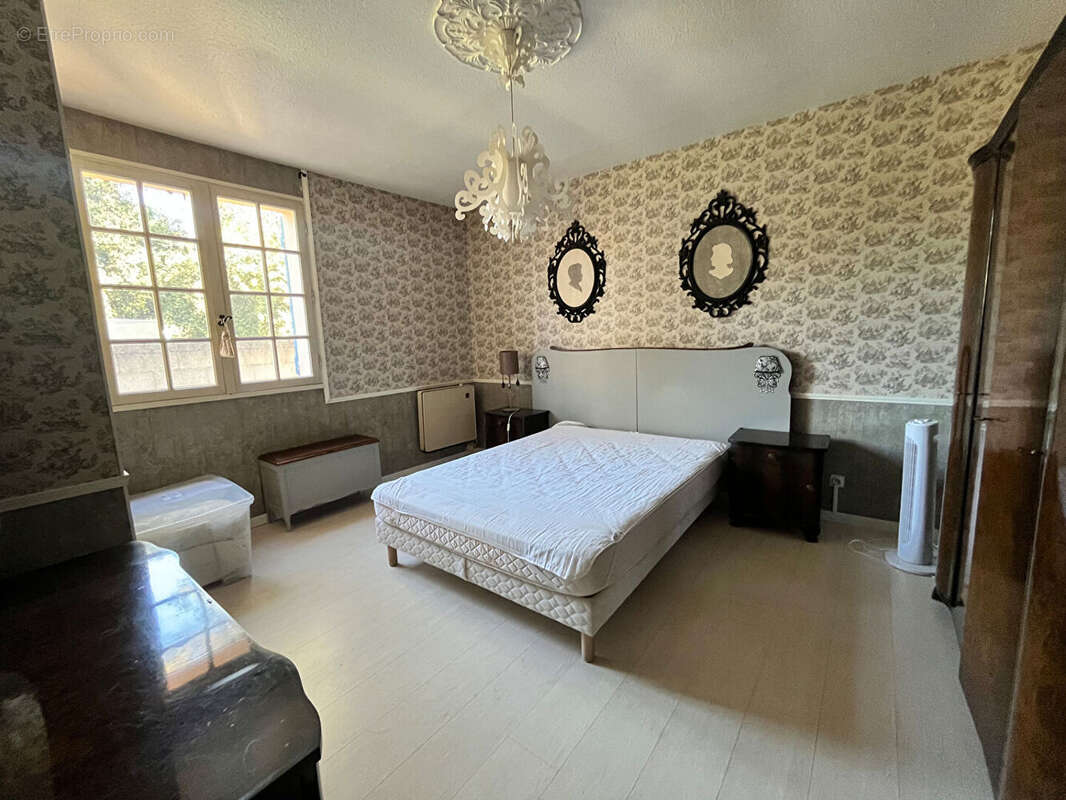 VILLA SAINT DIDIER 182 m² sur 1382 m² de terrain clos et arboré avec piscine - photo 7