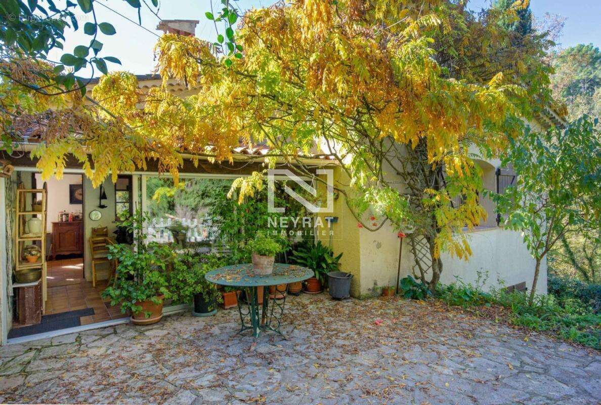 Tourrettes - basrtides - piscine - riviere - source - 17.000m² de terrain - photo 18