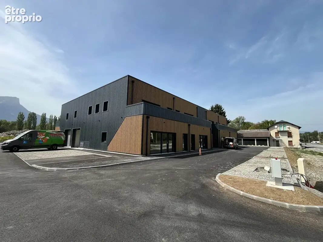 Locaux d'activité à Chignin de 60 à 300 m2 idéalement situés - photo 2
