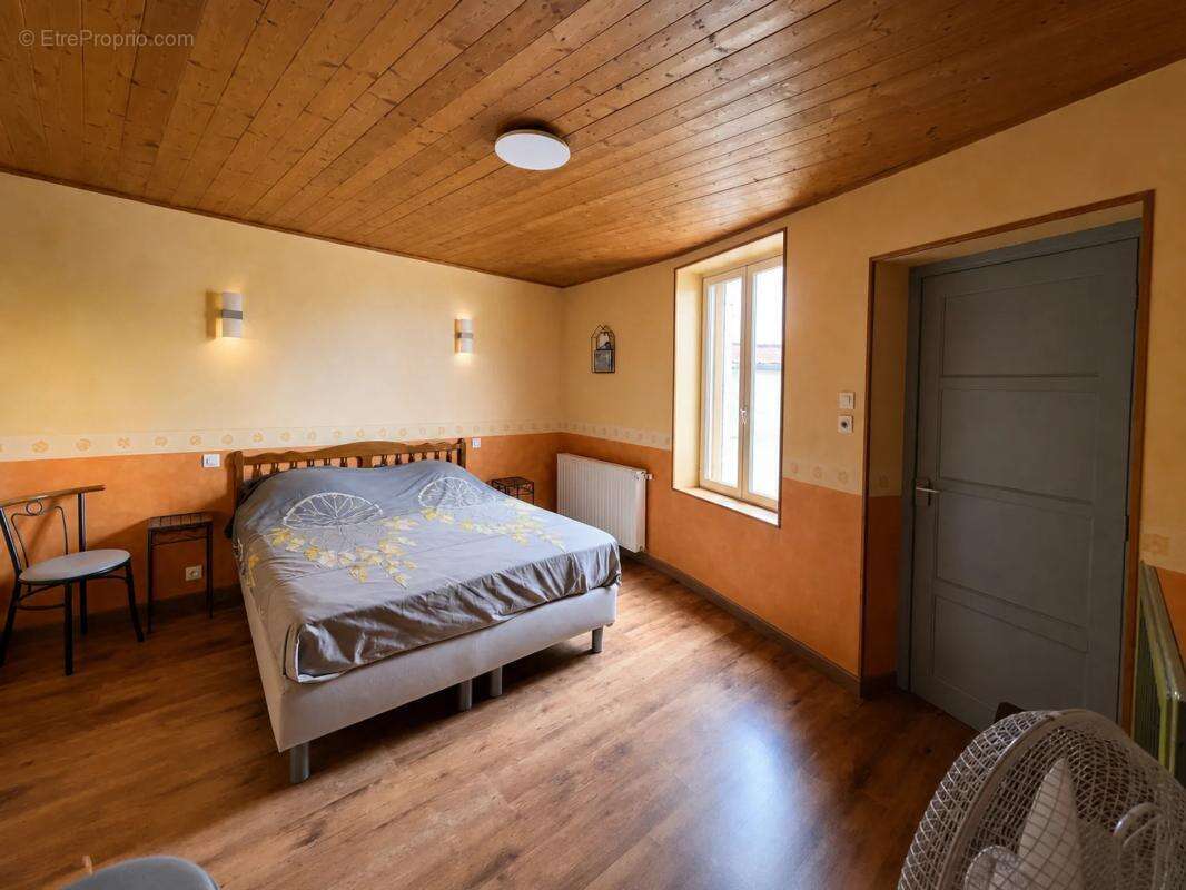 Maison de 5 pièces de 144 m² à Gerzat - photo 6