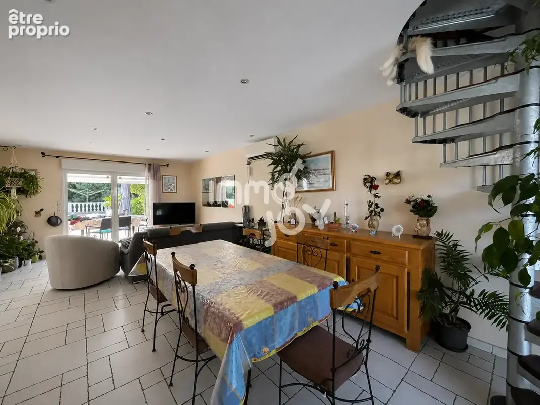 Maison individuelle 4 pièces avec piscine et garage + appartement 2 pièces indépendant - photo 4