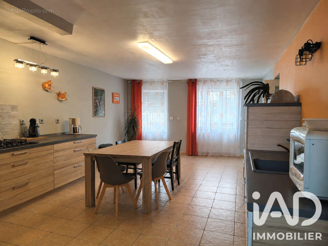 Maison 208 m² à Reparsac  - photo 6