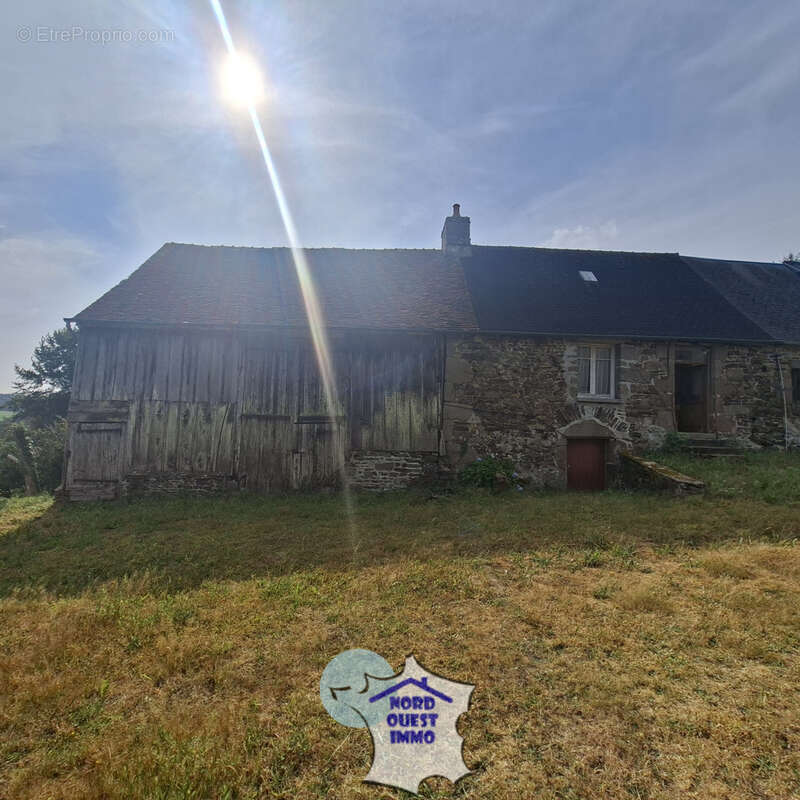 Maison et dépendances. - photo 2