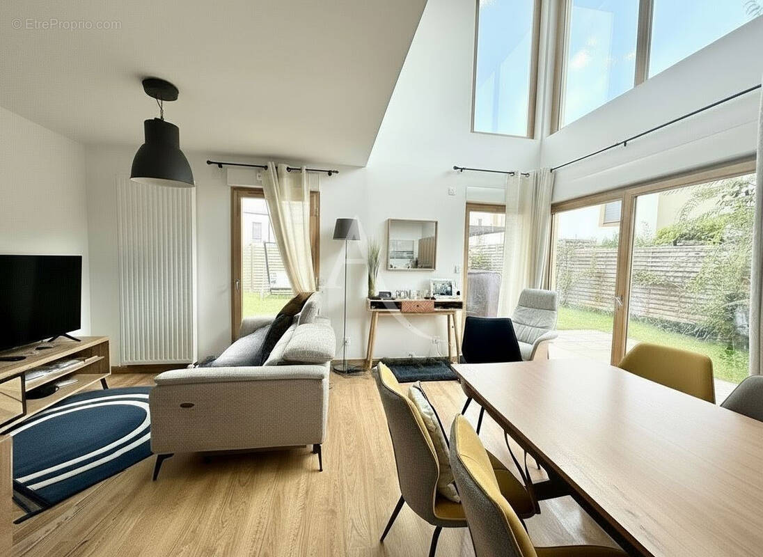 Maison à BUSSY-SAINT-GEORGES