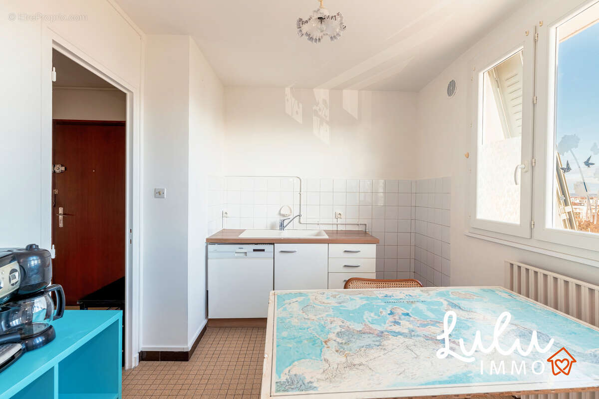 BRON - Appartement T4 74,88m2 avec cave et stationnement libre  - photo 5